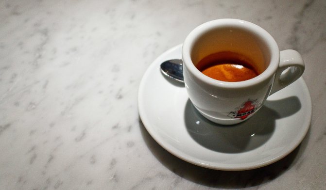 Чашка крепкого кофе