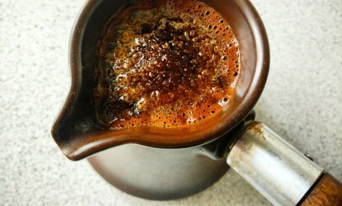 Для варки кофе в турке лучше использовать бутилированную воду