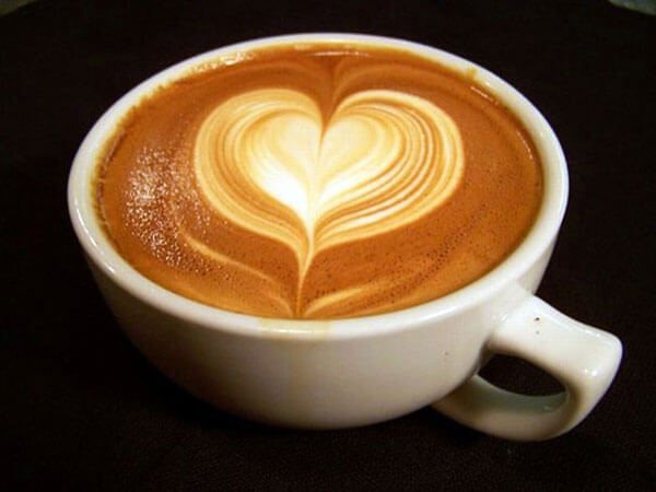 фото рисунка на кофе сердце