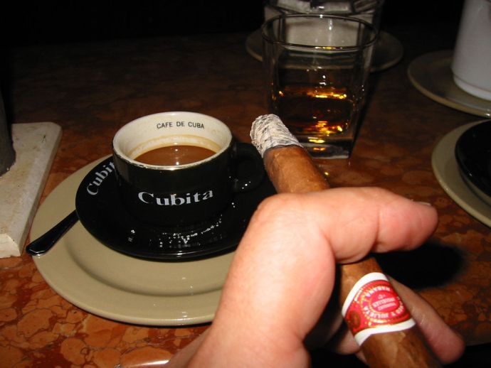 кофе с ромом и сигарой