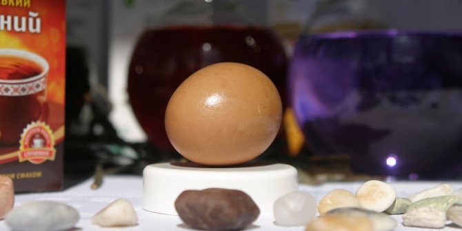 Кофейный жмых может стать прекрасным натуральным красителем для пасхальных яиц