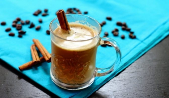 You can make liqueur from condensed milk, coffee and vodka, but you can also make an excellent coffee cocktail in the microwave.