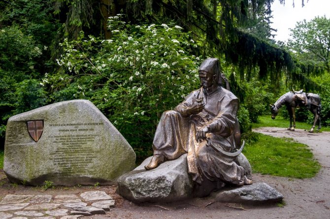 Памятник казакам в парке Тюркеншанцпарк в Вене, Австрия