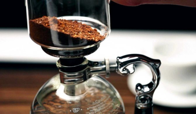 Приготовление кофе в сифоне