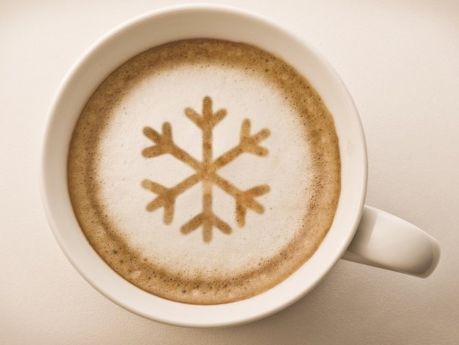 Снежинка из кофейной пенки