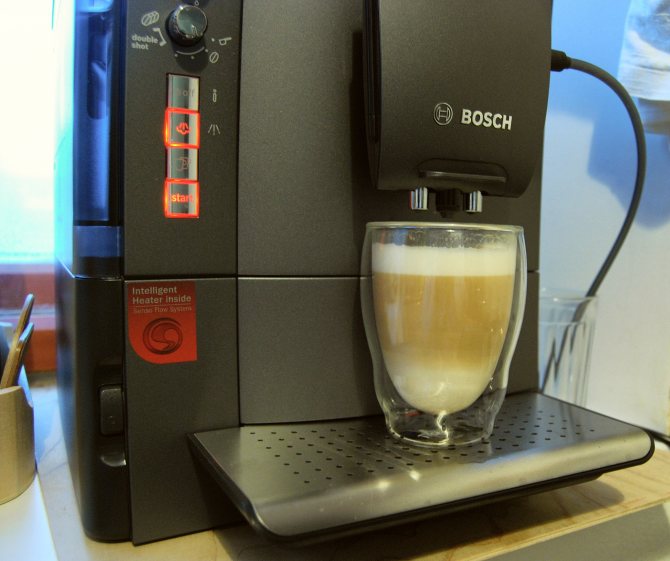 стильная компактная кофемашина Bosch TES 51521/51523 RW