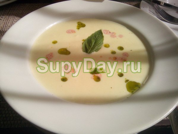 Суп со сливками, чечевицей и мятой