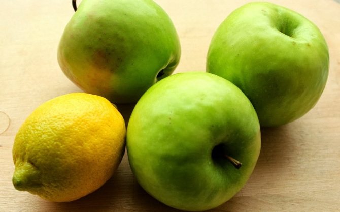 Яблоки и лимон