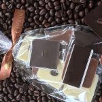 Зерна кофе и шоколад, фото